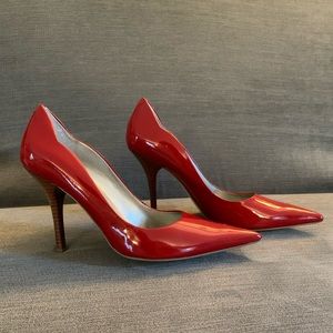 GUESS Patent pointy toe heels - Size 7